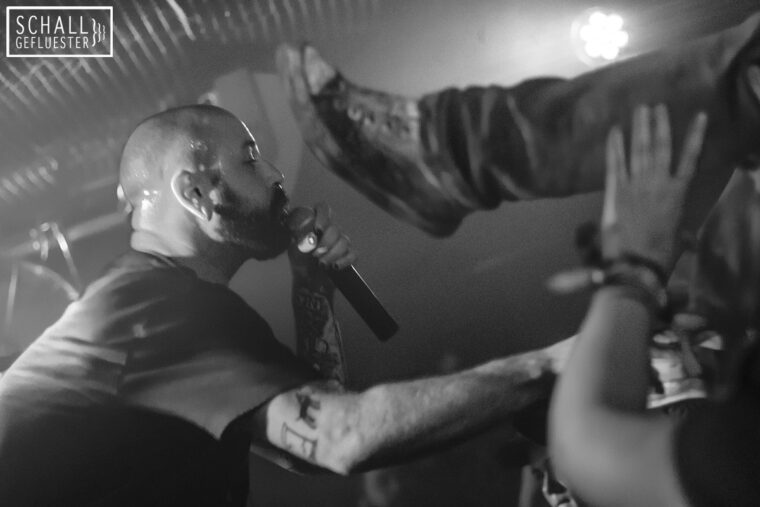 Fotos/Bericht: Being As An Ocean & Holding Absence im Vortex Surfer Musikclub Siegen 2018
