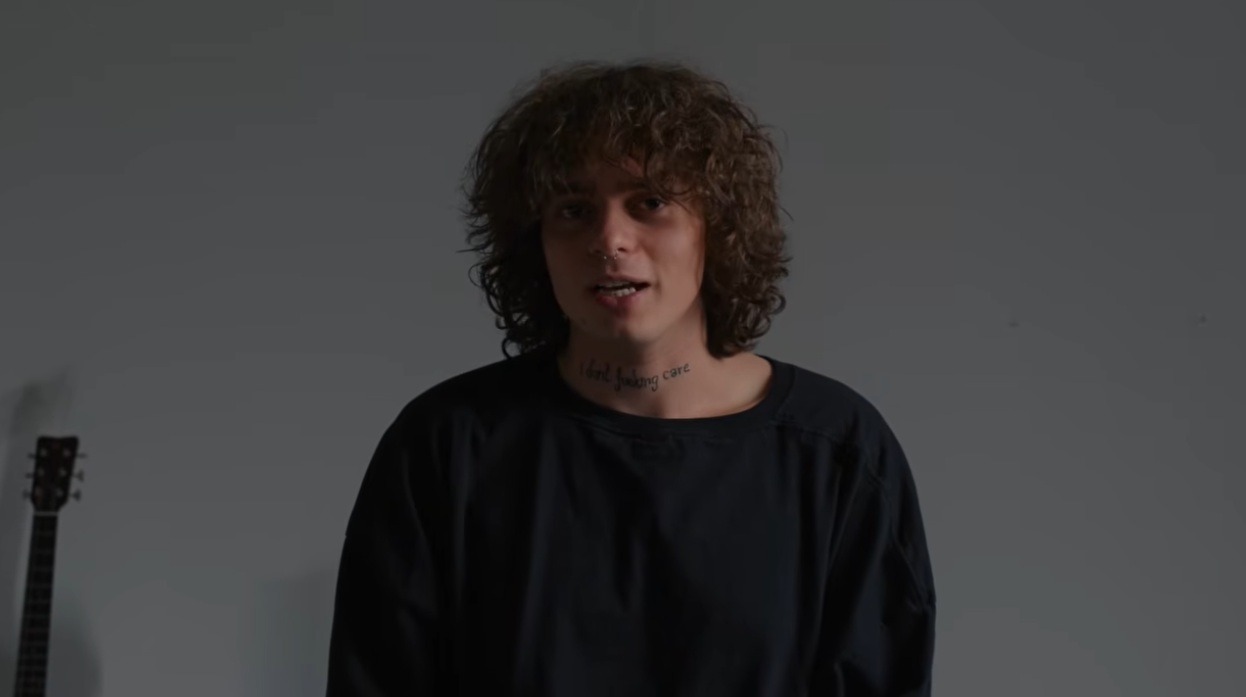 Videotipp: Musiker Yu über Manipulation, Druck & Machtmissbrauch in der Musikindustrie