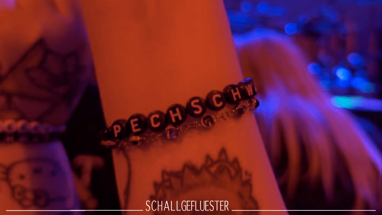 Fotos/Bericht: FJØRT auf BÉ FJØRT Tour 2026 im FZW Dortmund 1 fjort be fjort tour dortmund armband tini schallgefluester kl edited